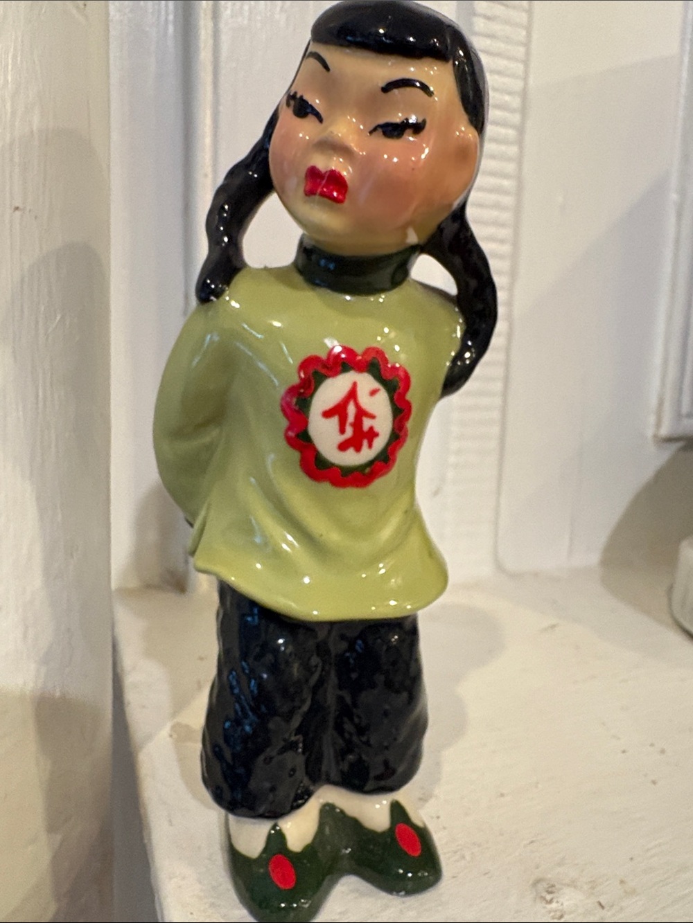 Hand-Painted Ceramic Art Studio 1940-1950 Asian girl Figurine in Green and Black